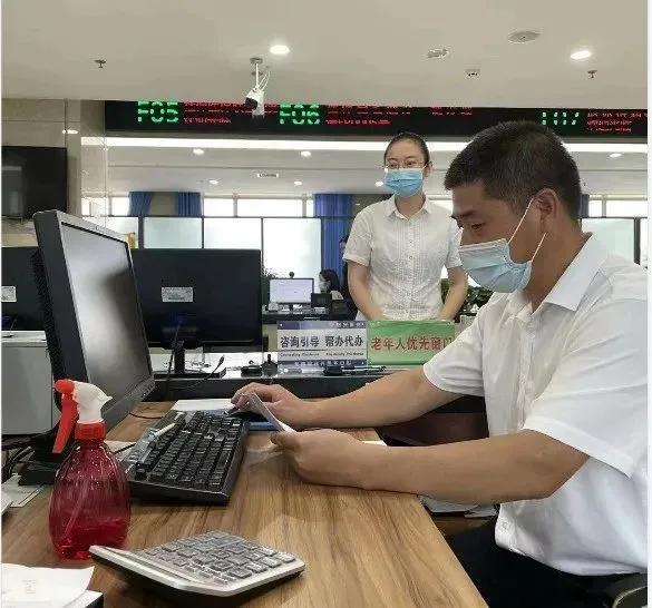 在知爱建 医保担当｜“帮办代办”医保服务暖民心